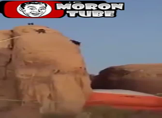 Video :Goats trapped atop a massive rock are rescued (Saudi Arabia)